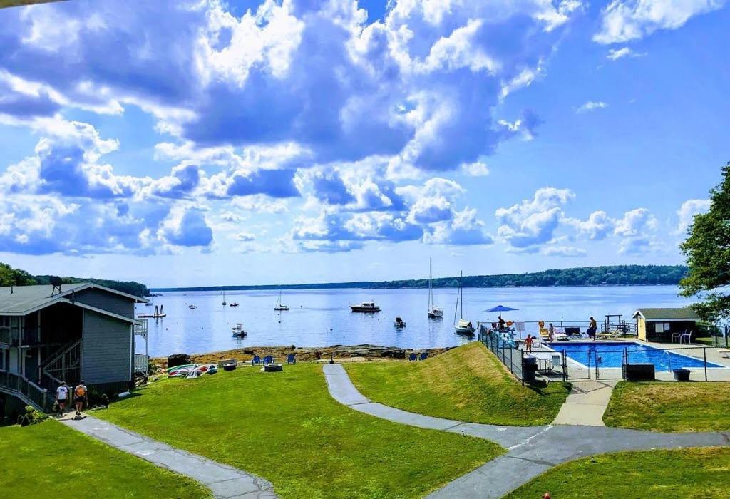 Smugglers Cove Inn Dayville Екстериор снимка