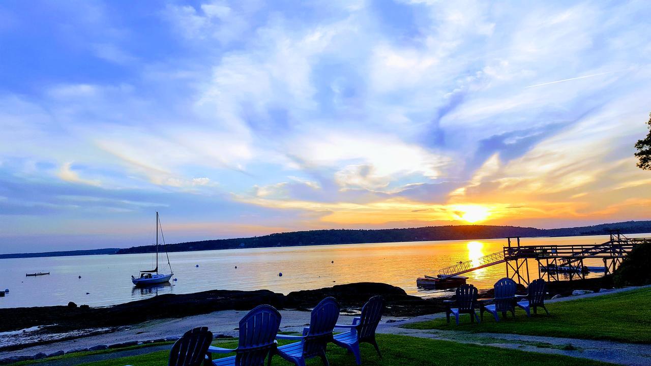 Smugglers Cove Inn Dayville Екстериор снимка