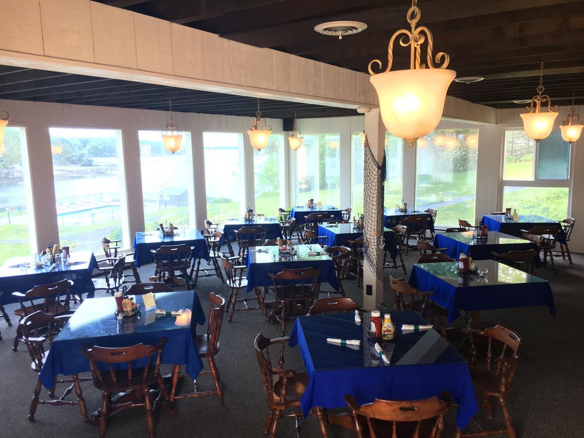 Smugglers Cove Inn Dayville Екстериор снимка