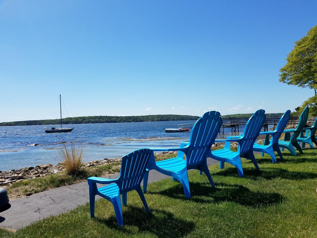 Smugglers Cove Inn Dayville Екстериор снимка