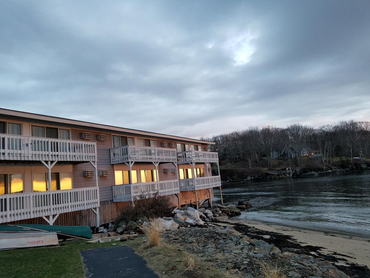 Smugglers Cove Inn Dayville Екстериор снимка