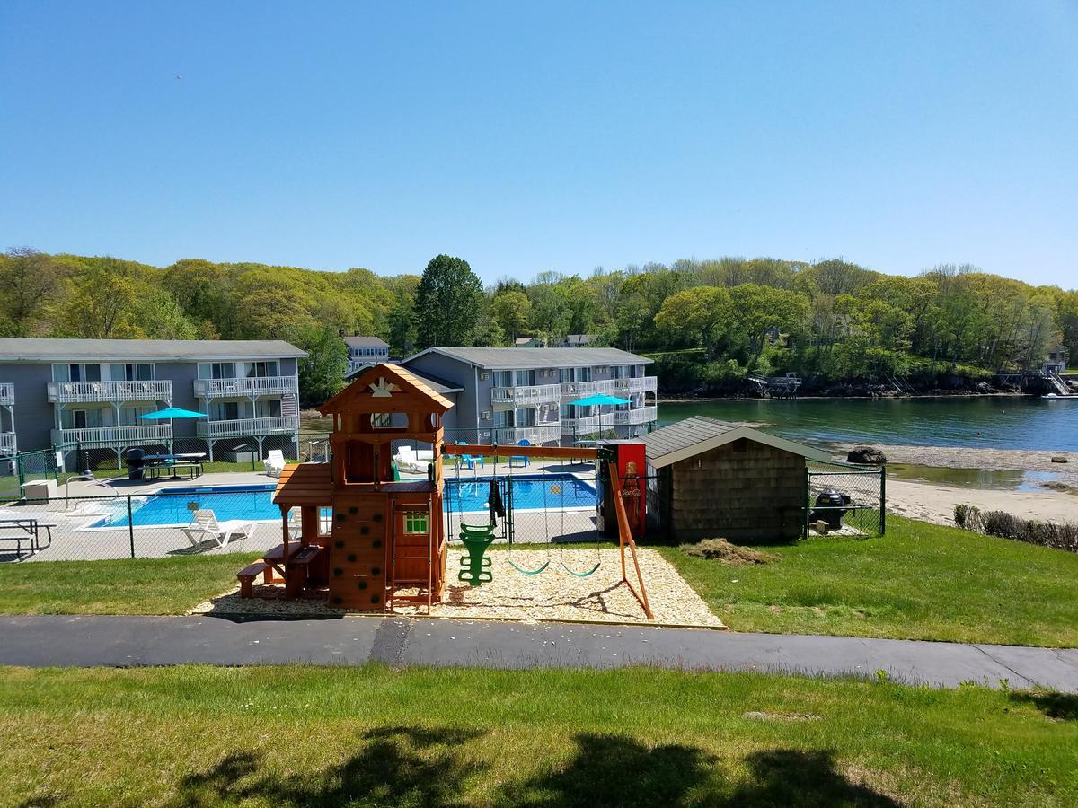 Smugglers Cove Inn Dayville Екстериор снимка