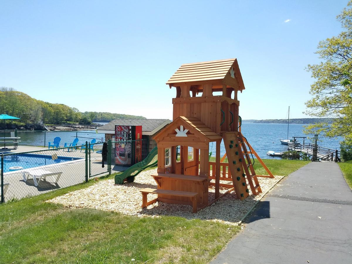 Smugglers Cove Inn Dayville Екстериор снимка