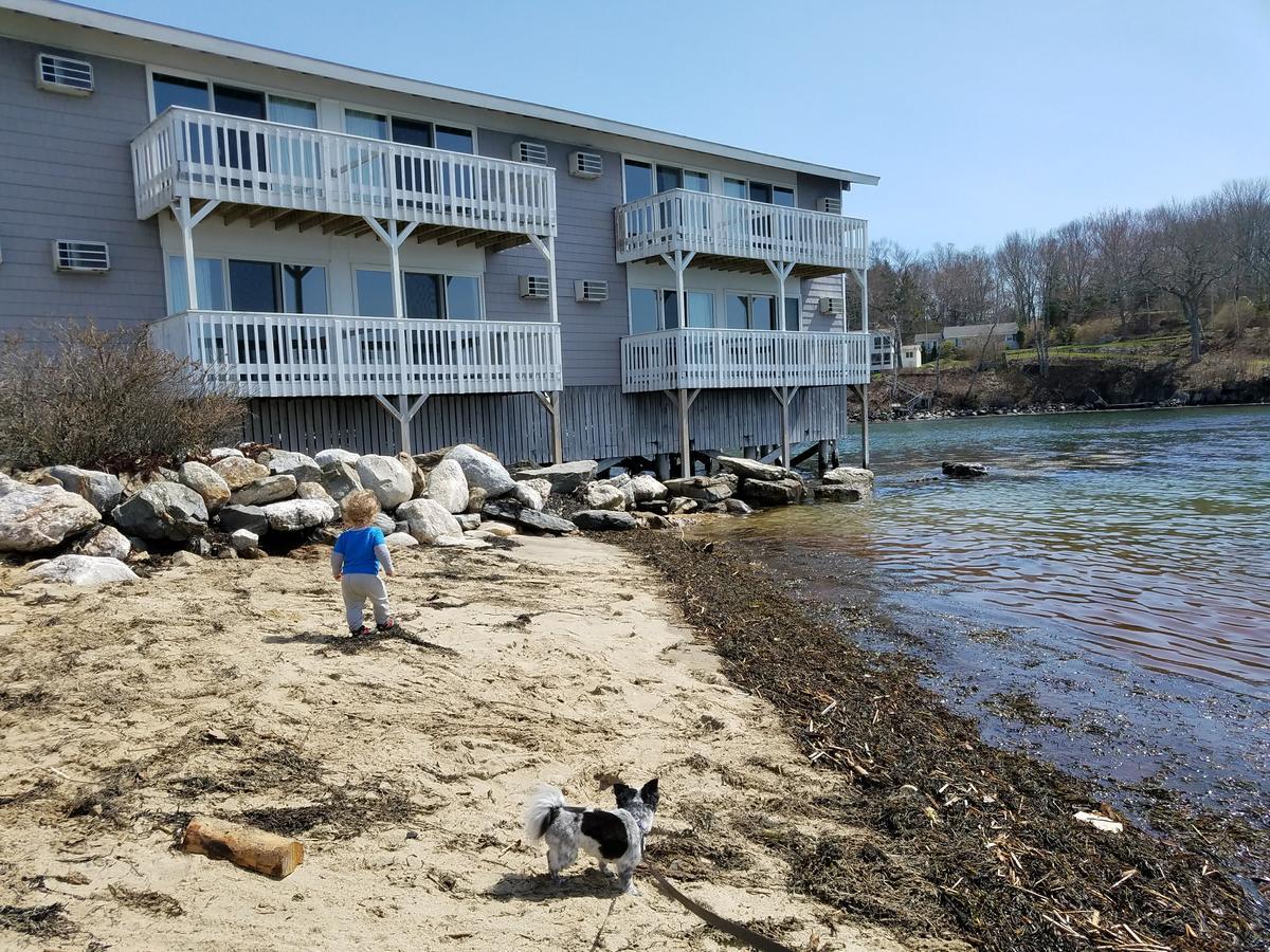 Smugglers Cove Inn Dayville Екстериор снимка