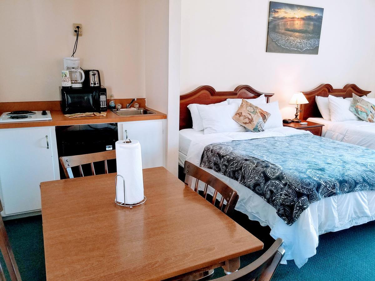 Smugglers Cove Inn Dayville Екстериор снимка