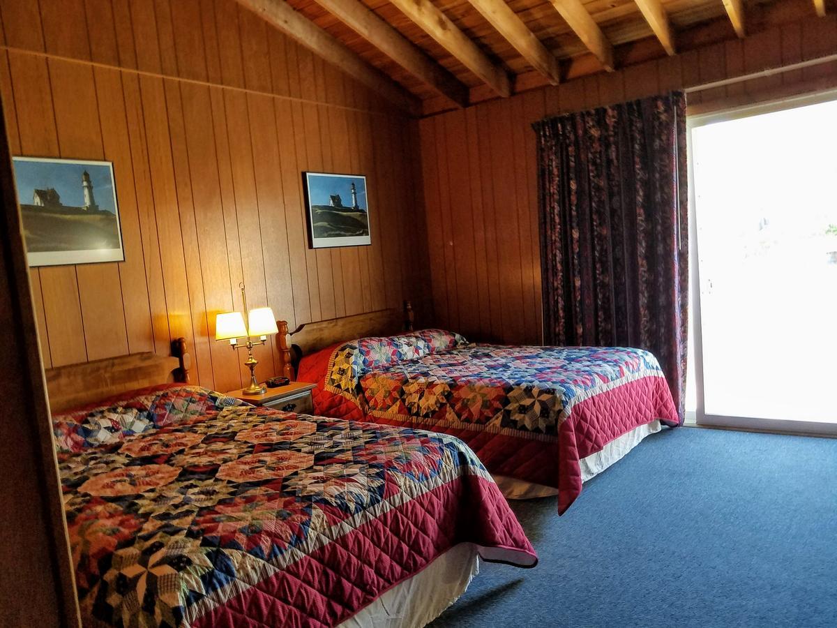 Smugglers Cove Inn Dayville Екстериор снимка
