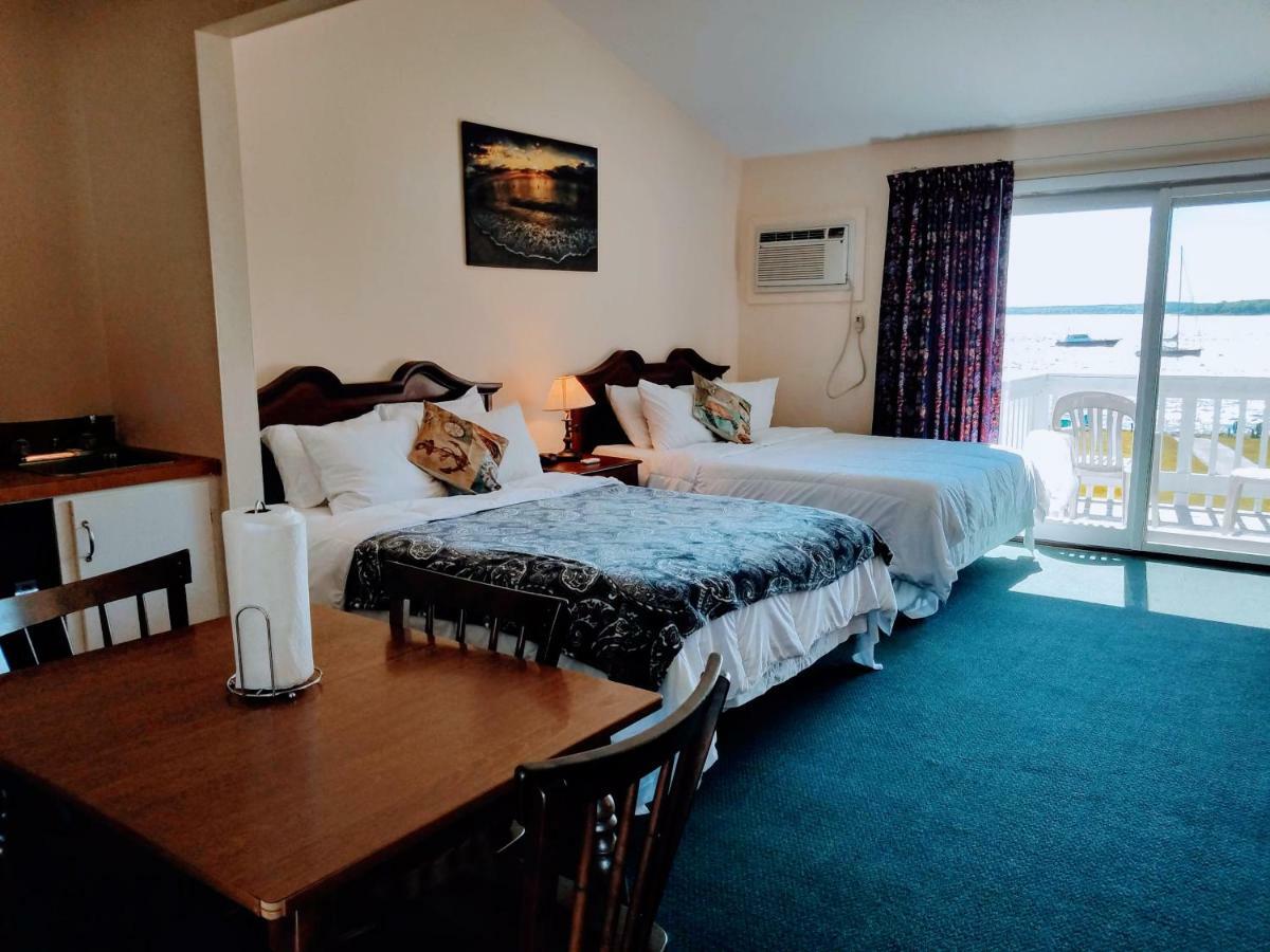 Smugglers Cove Inn Dayville Екстериор снимка
