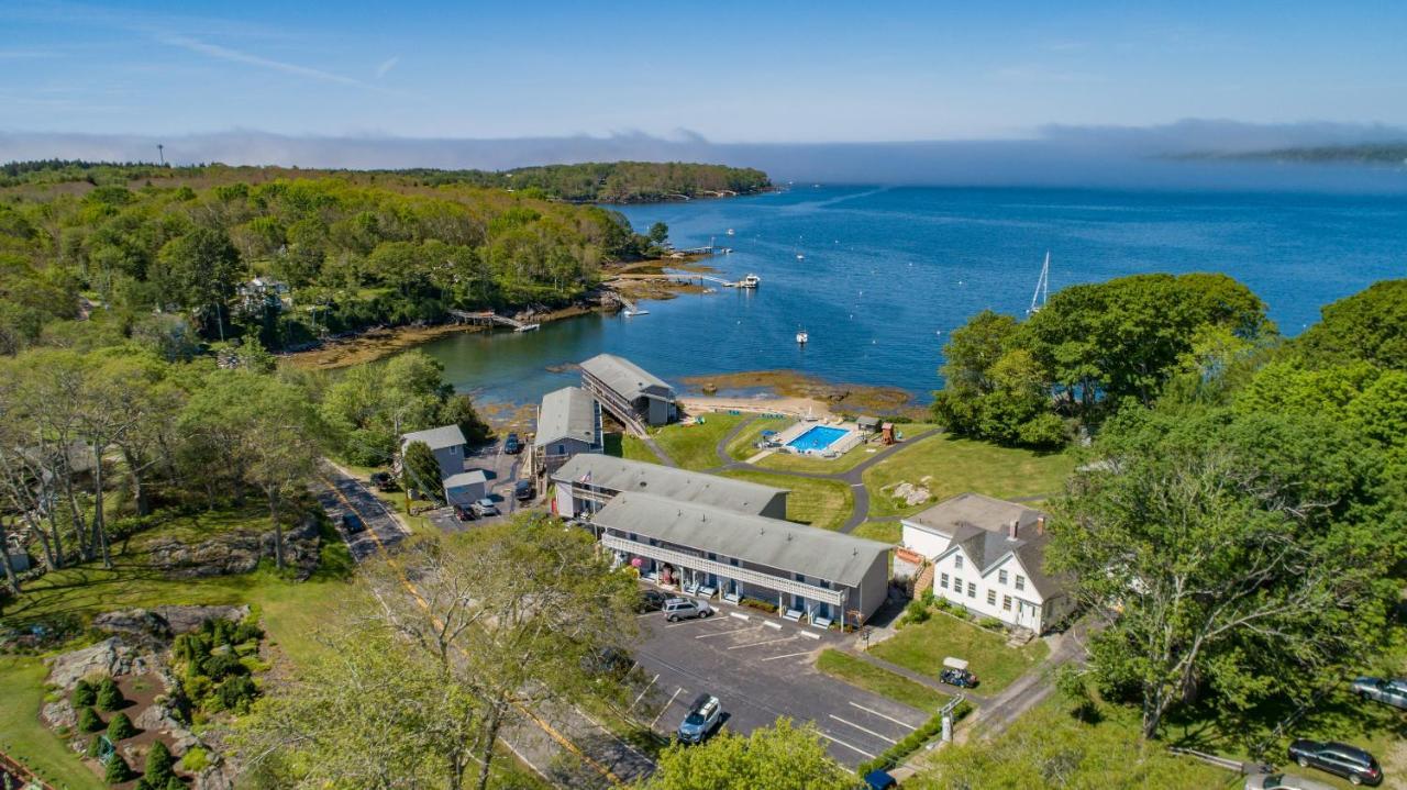 Smugglers Cove Inn Dayville Екстериор снимка