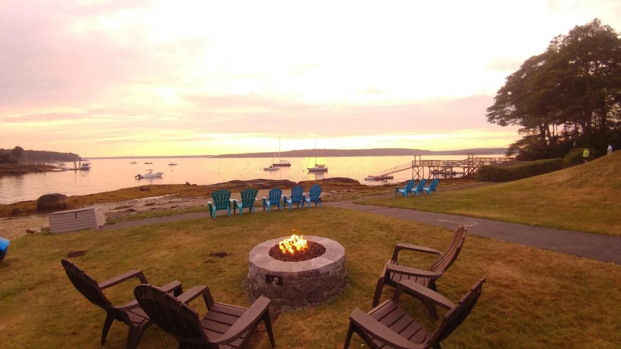 Smugglers Cove Inn Dayville Екстериор снимка